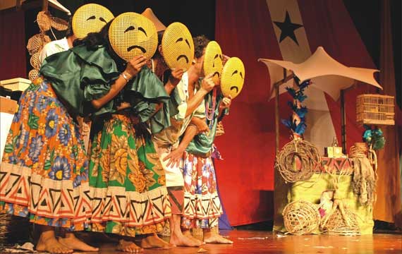 O Rei do Obô, peça São Tomé e Príncipe. Grupo Os Parodiantes da Ilha. Drama social com ritual de sincretismo