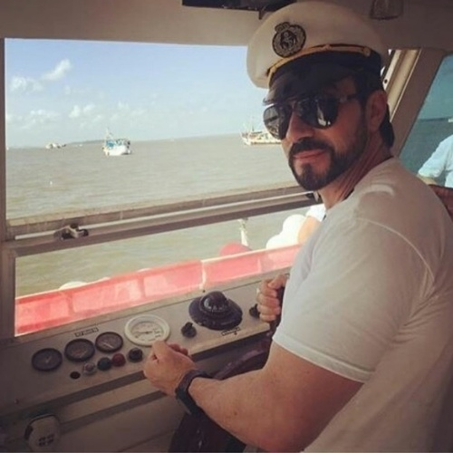 Após assédio de seguidoras, Padre Fábio de Melo apaga do Instagram foto em que aparece como ‘marinheiro’