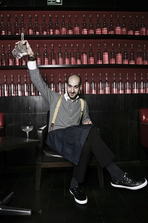 Fabio La Pietra, barman do bar SubAstor, na Vila Madalena. Eleito o Melhor Barman e a Melhor Carta de Coquetéis do ano pelo júri da revista Veja São Paulo Comer e Beber 2013/2014.