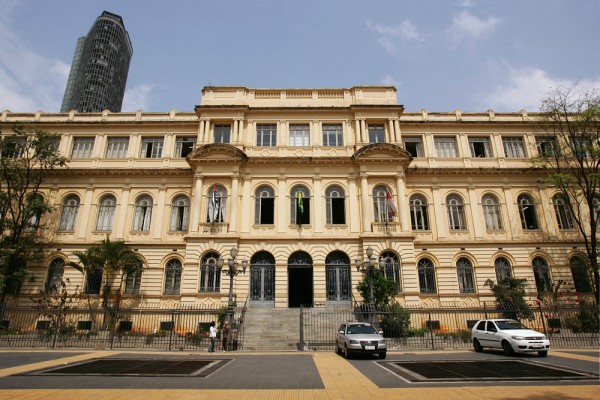 Fachada do edifício Caetano de Campos, que abriga a Secretaria de Educação do Estado, na Praça da República (Foto: Fernando Moraes)