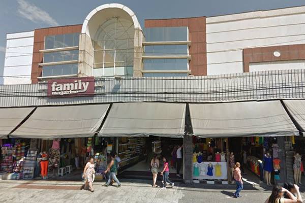 Centro de compras fica próximo ao local da Feira da Madrugada (Foto: reprodução Google Streetview)