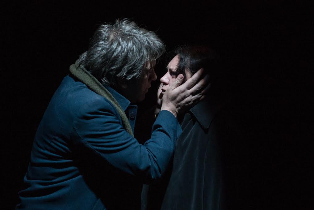 Mário Bortolotto e Juliana Galdino em "Fantasmas": Ibsen por Roberto Alvim