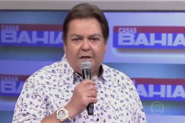 Faustão desabafa ao vivo contra marca de remédio que estaria usando sua imagem indevidamente