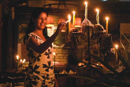 Priscila Serafim, do Santa Gula: 3.500 velas acesas por mês