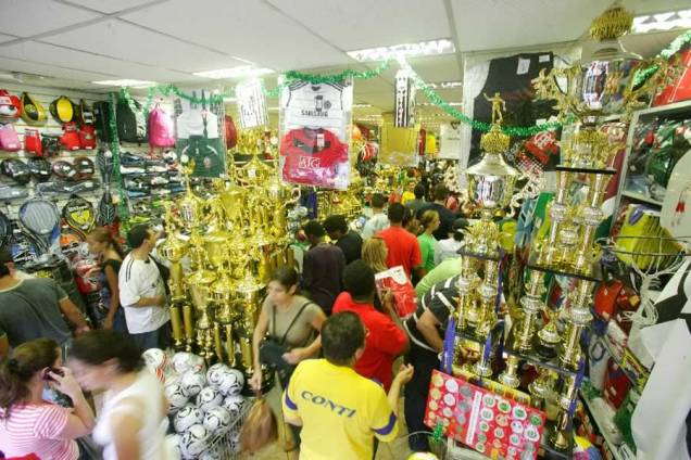 Lojão dos Esportes: mais de 300 tipos de taça à venda