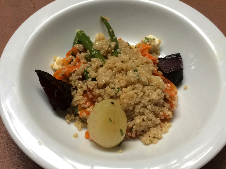 Salada de quinoa: um pouco de azeite a mais