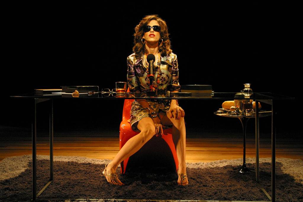 Fernanda Torres em "A Casa dos Budas Ditosos": entre idas e vindas, desde 2003