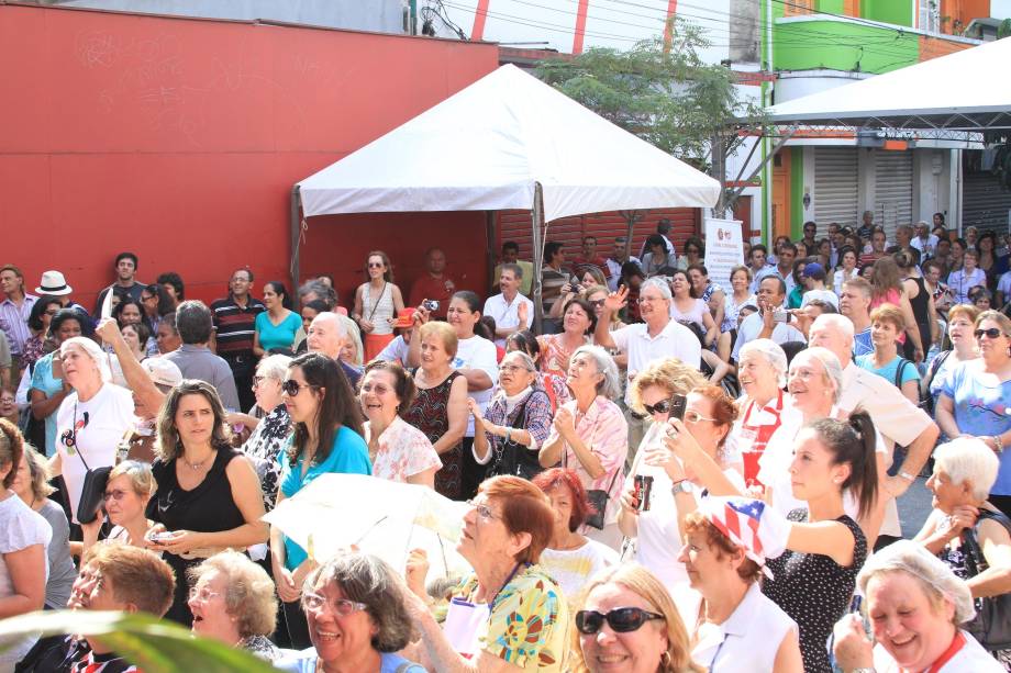 Festa tem comidinhas e shows