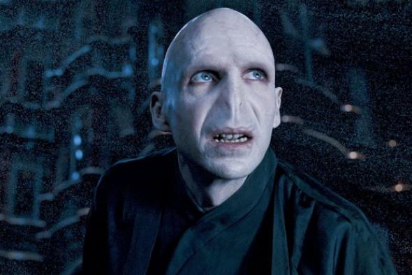 Ralph Fiennes foi um sem-nariz no papel do vilão Voldemort da série Harry Potter