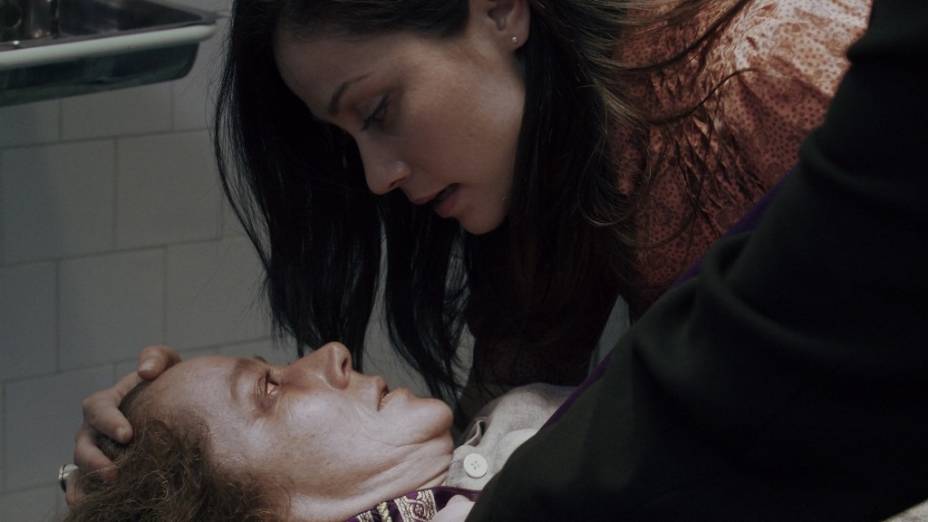 Filha do Mal: atriz brasileira Fernanda Andrade protagoniza o terror
