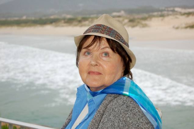A Luz do Tom: o livro, do qual o filme foi baseado, foi escrito por Helena Jobim A Luz do Tom: o livro, do qual o filme foi baseado, foi escrito por Helena Jobim