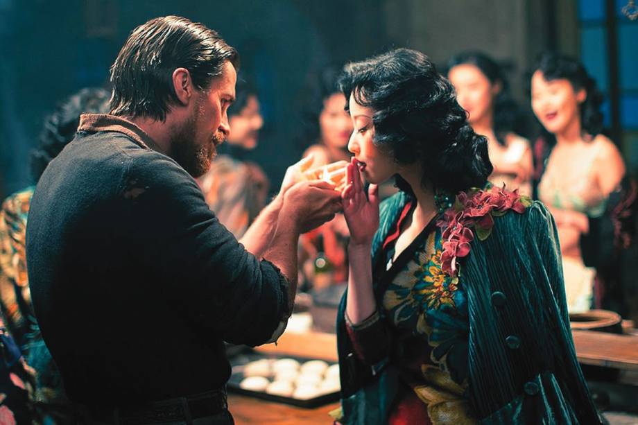 O ator inglês Christian Bale vai à China em Flores do Oriente
