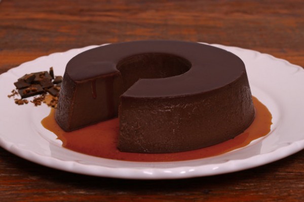 Pudim de chocolate belga, da Fôrma de Pudim: você pode fazer essa delícia em casa (Foto: Otavio Bragante)