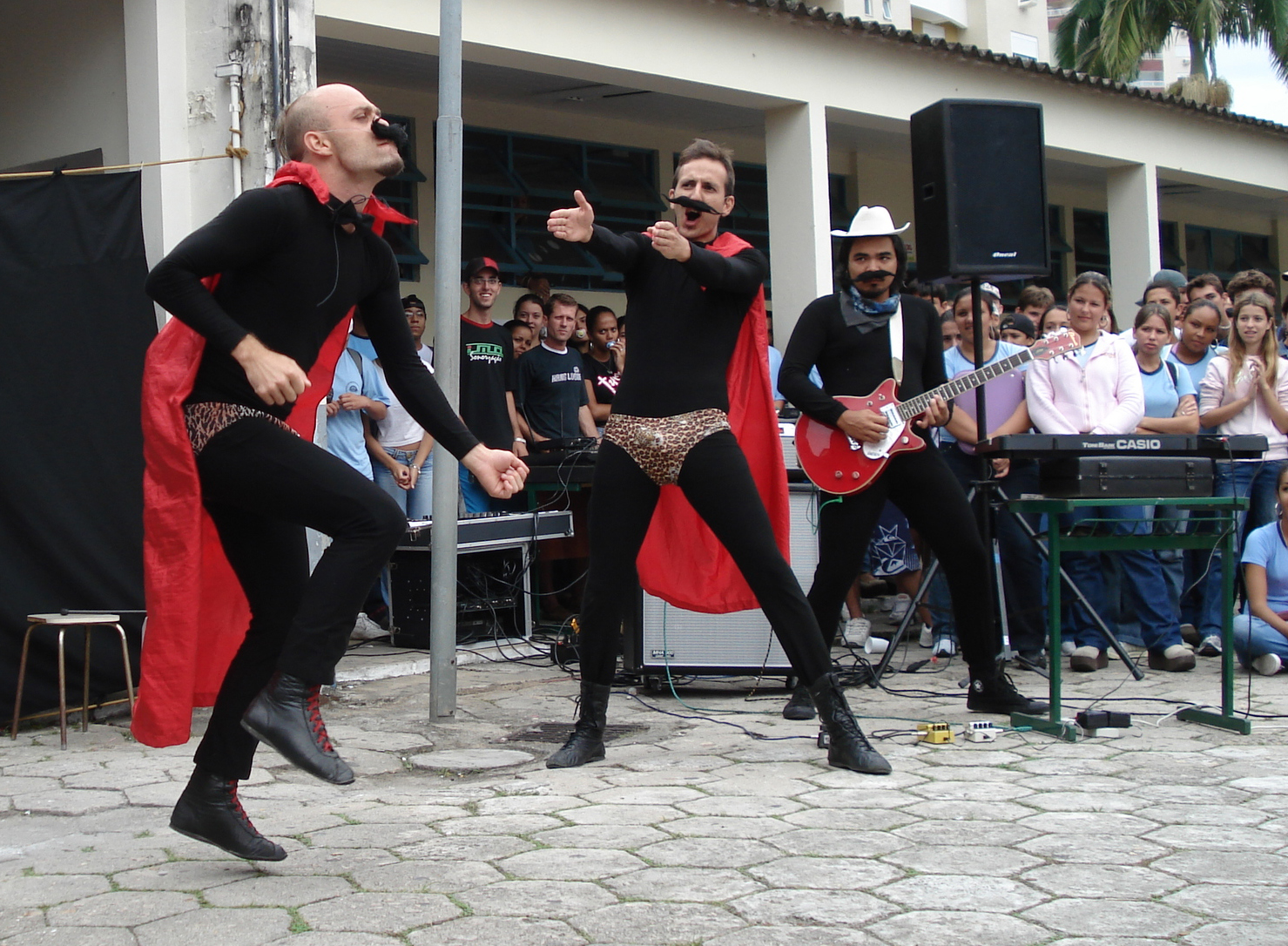 foto-da-peca-magikamerluza-que-sera-apresentada-dia-27-de-abril-foto-de-marcelo-comparini-2.jpeg