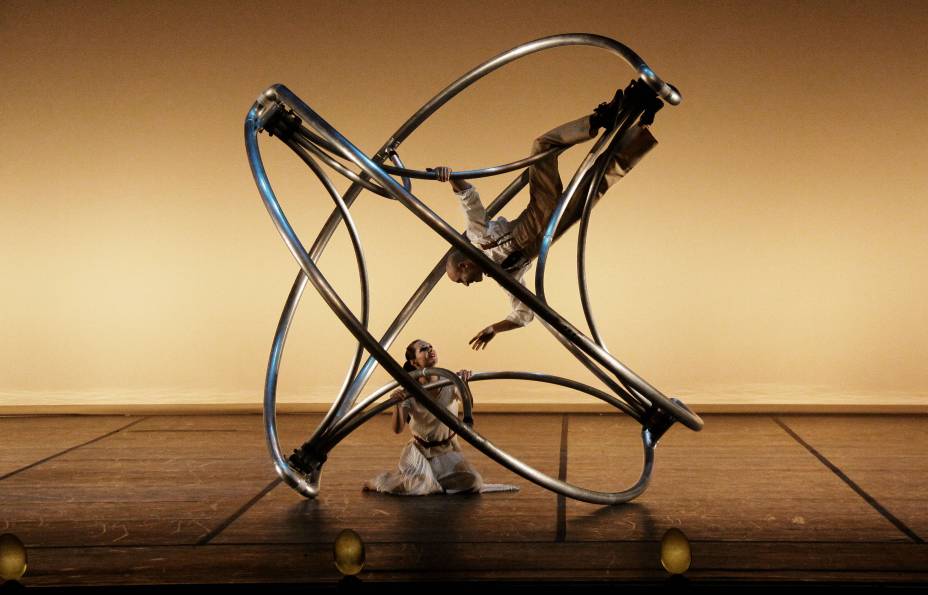 Cena de La Veritá: espetáculo circense no Teatro Bradesco