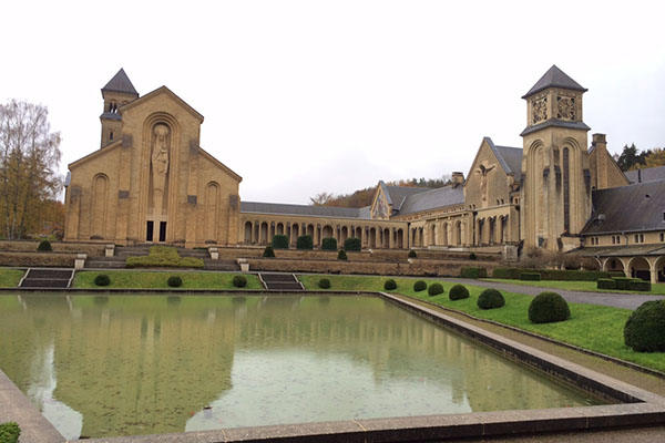 Vista do mosteiro de Orval, na Bélgica, onde ela ficou hospedada (Crédito: Arquivo Pessoal)