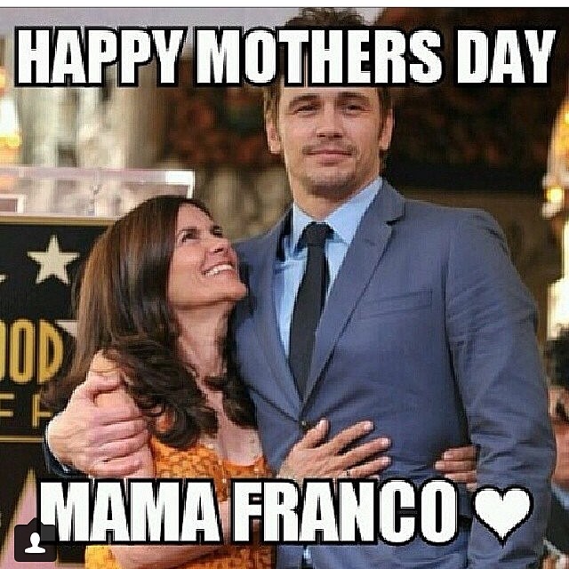 Rei das selfies, James Franco estampou um "feliz dia das mães" em seu post