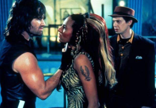 Kurt Russell, Pam Grier e Steve Buscemi em Fuga de Los Angeles: sequência de Fuga de Nova York Kurt Russell, Pam Grier e Steve Buscemi em Fuga de Los Angeles: sequência de Fuga de Nova York