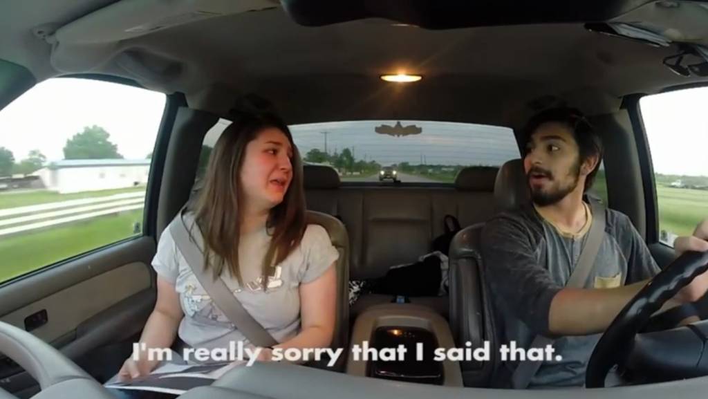 Garota faz comentário honesto demais e arruína convite para formatura