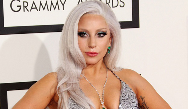 Lady Gaga faz tatuagem com rosto de David Bowie e mostra resultado na internet