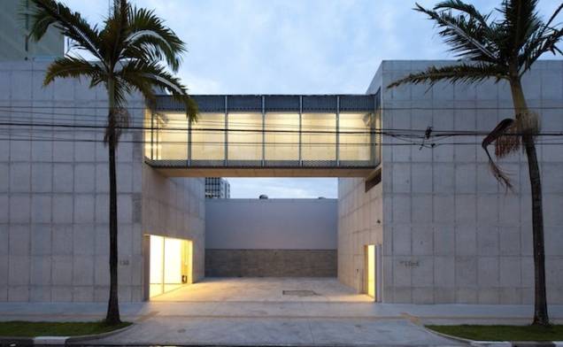 Galeria Leme: visita já vale pelo interessante prédio de concreto