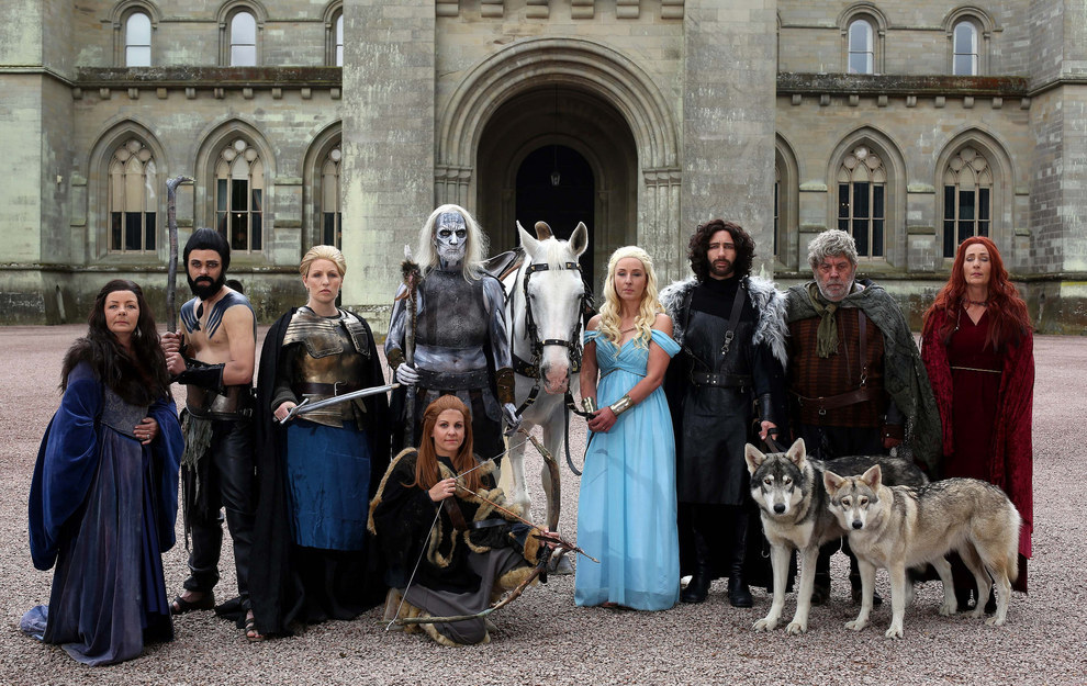 Ator de Game of Thrones anuncia casamento e fãs surtam
