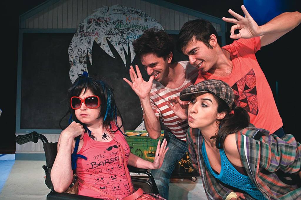 Os atores Raphael Rocha, Davi Reis, Paula Arruda e João Vitor DÁlves: a comédia dramática Gangue aborda o universo adolescente