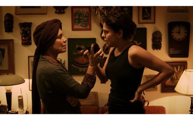 Regina Duarte e Bárbara Paz em "Gata Velha Ainda Mia"