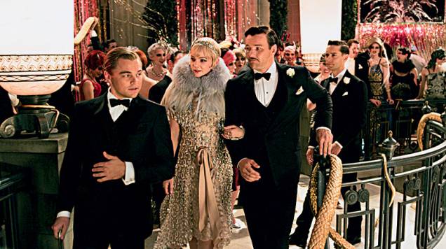 Jay Gatsby (Leonardo DiCaprio) revela um segredo ao vizinho (Tobey Maguire): está apaixonado pela prima dele (Carey Mulligan), que é casada
