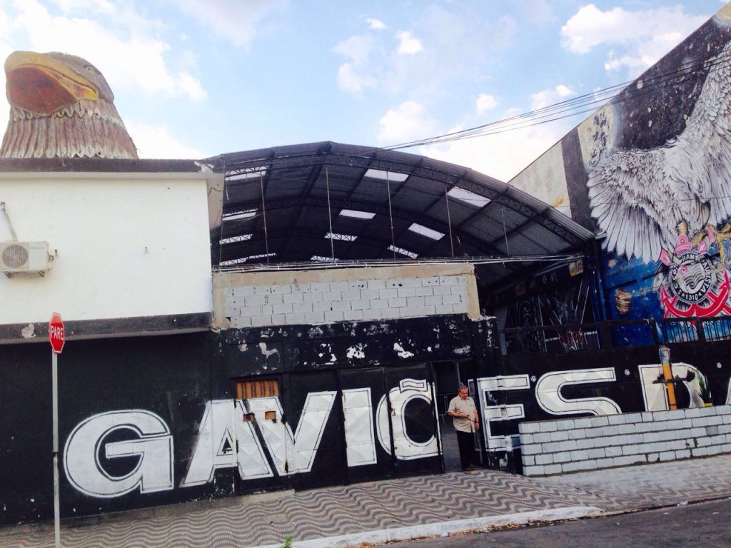 Polícia lacrou entrada de veículos da sede da Gaviões da Fiel (Crédito Renato Pizzutto)