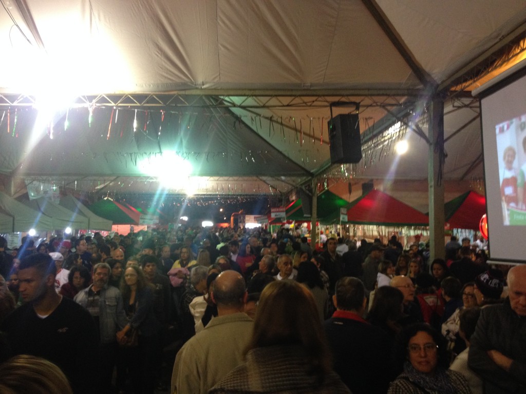 Festa começou neste sábado, na Mooca (Foto: Anderson Santiago)
