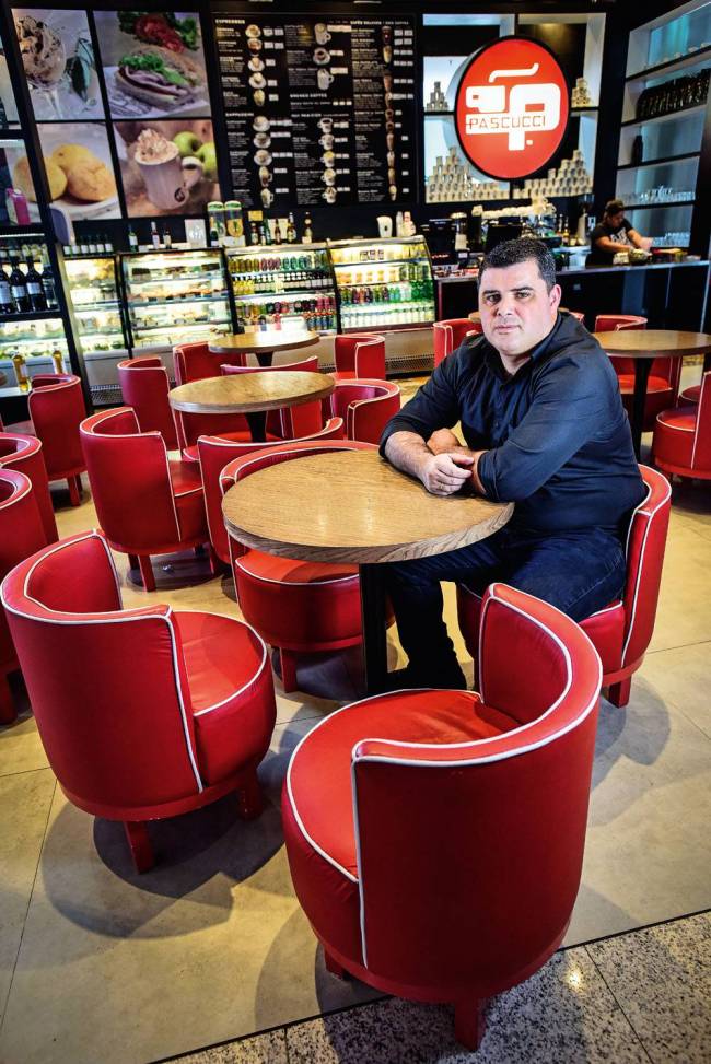 Gilmar Barros gerente do Caffè Pascucci