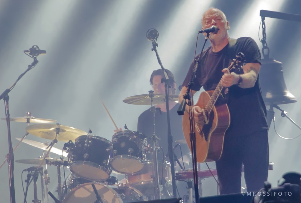 Gilmour, no Allianz Parque: sucessos do Pink Floyd cantados em coro com o público