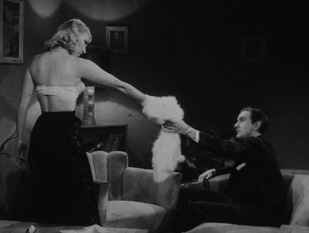 Glen ou Glenda?: Glen (Ed Wood) tem o hábito de se vestir de mulher, mas teme que sua noiva saiba disto