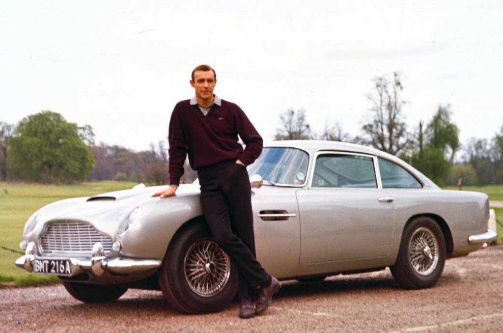 007 contra Goldfinger (1964) – O célebre Aston Martin pilotado pelo James Bond de Sean Connery