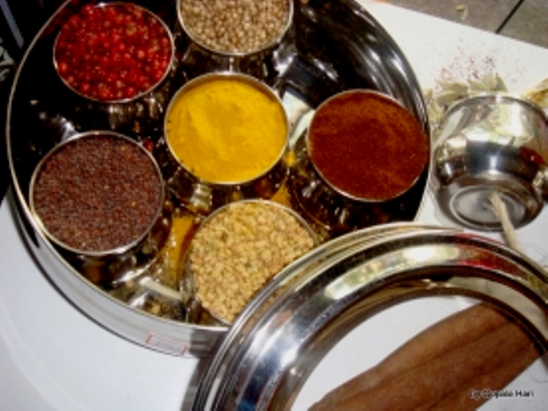 Garam marsala: mix de especiarias usado nas receitas e vendido na loja anexa ao restaurante (Foto: divulgação)