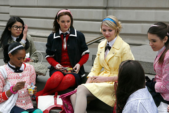 As it-girls do Upper East Side almoçavam sentadas na escadaria do Metropolitan Museum