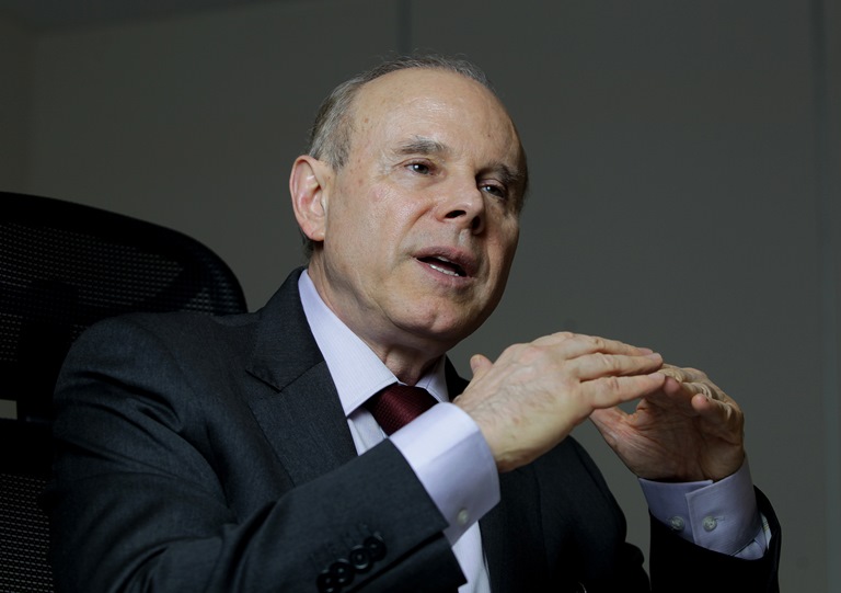 Ex-ministro Mantega: hostilizado pela segunda vez, a mais recente no Aguzzo Cucina e Vino (Foto: Cristiano Mariz)