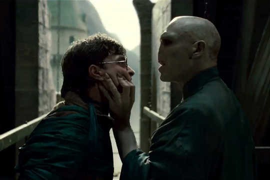 Último capítulo: confronto final entre Harry e Voldemort Último capítulo: confronto final entre Harry e Voldemort