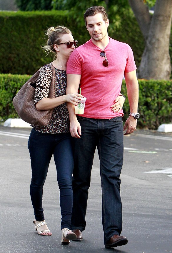 Henry Cavill está namorando atriz de Big Bang Theory - OFuxico