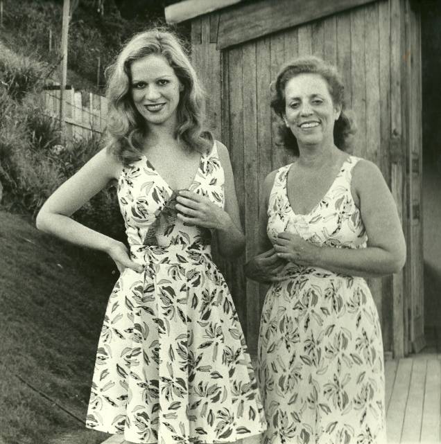 A filha Hildegard e com a mãe Zuzu na década de 70