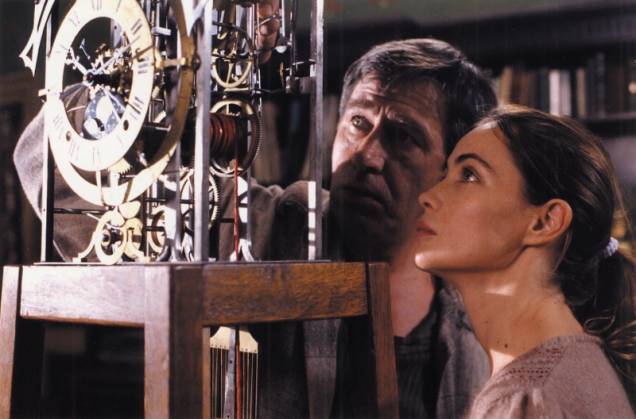 A história de Marie e Julien: Julien (Jerzy Radziwiłowicz) e Marie (Emmanuelle Béart) se apaixonam A história de Marie e Julien: Julien (Jerzy Radziwiłowicz) e Marie (Emmanuelle Béart) se apaixonam