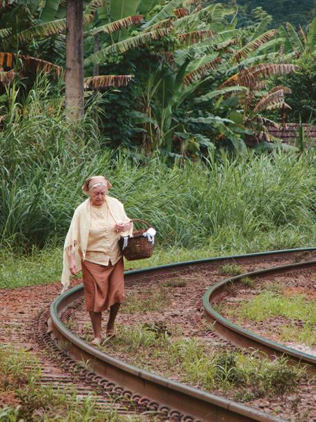 Sonia Guedes em Histórias que Só Existem Quando Lembradas: entre o documentário e o realismo fantástico