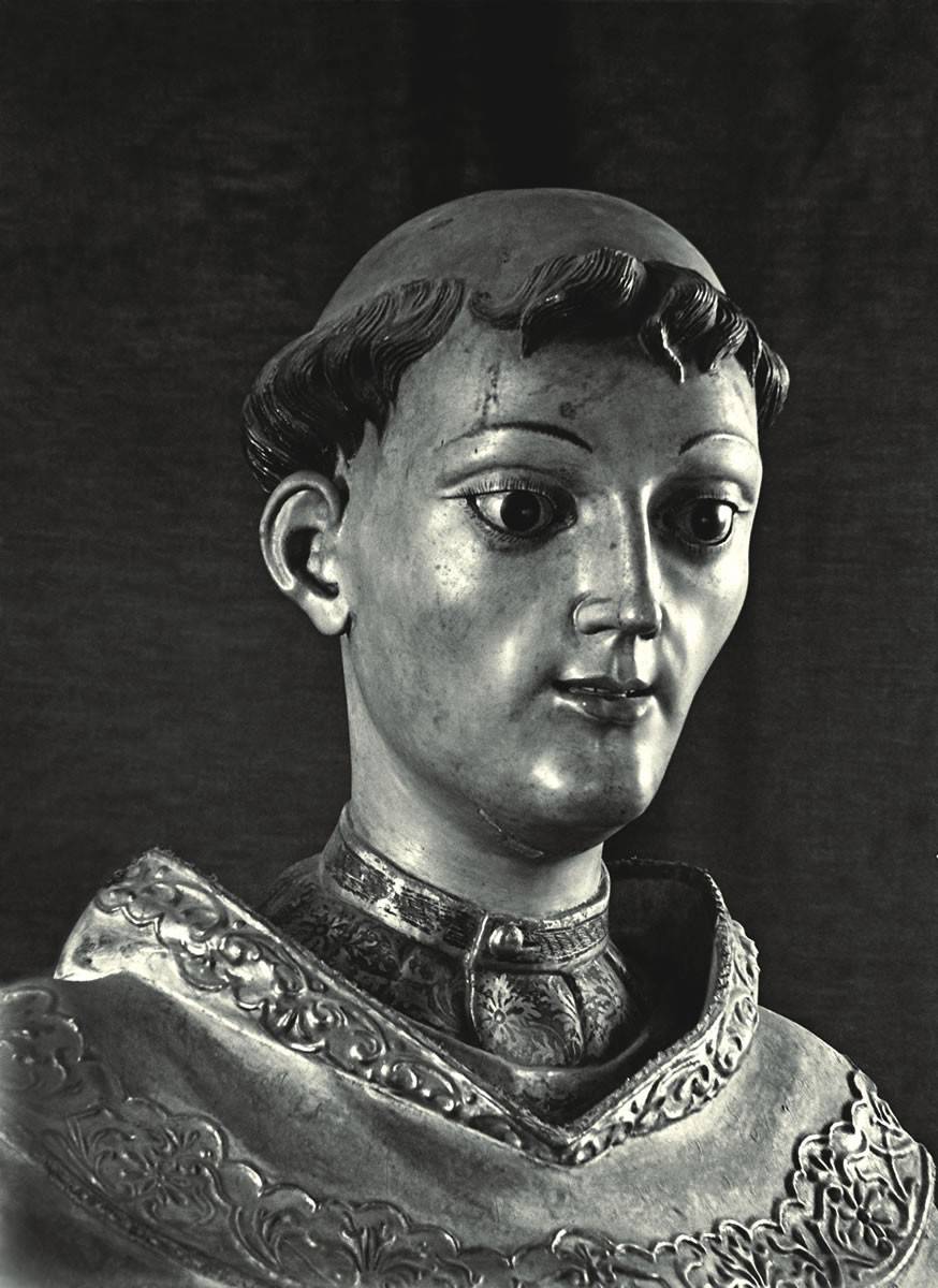 Detalhe de São João da Cruz, de Aleijadinho, em foto de Horacio Coppola