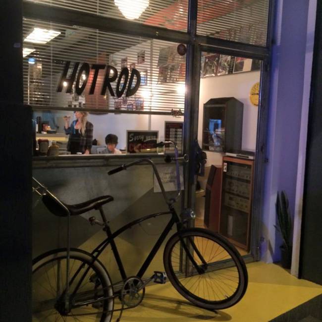 Hot Rod Dog - Ambiente