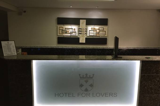 Hotel For Lovers