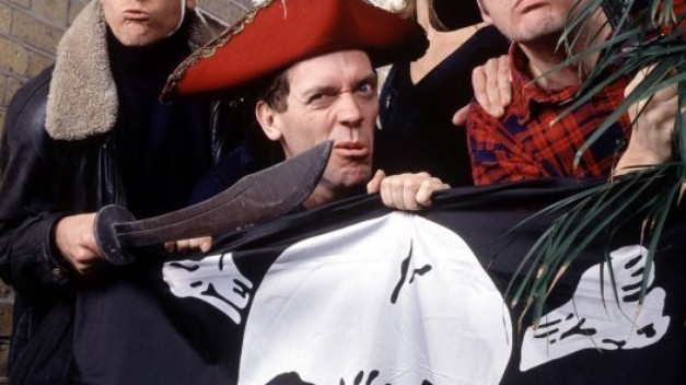 Hugh Laurie diz não, John Malkovich diz sim!