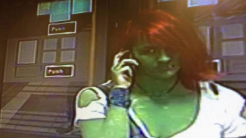 Bizarrice do dia: mulher fantasiada de Hulk assalta McDonald’s na Inglaterra