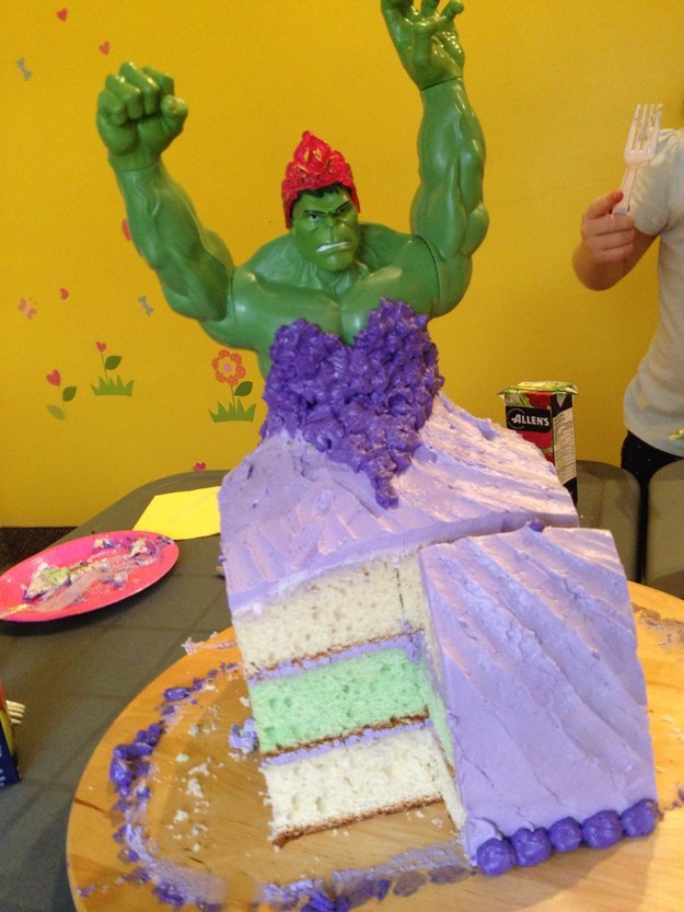 Bolo da Princesa Hulk? Crianças pedem uma torta de aniversário diferente e  o resultado é hilário! - Purebreak