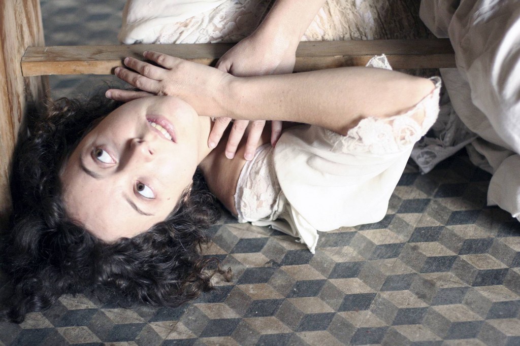 Juliana Sanches em "Hysteria": obra-prima do XIX pode ser´vista aos sábados